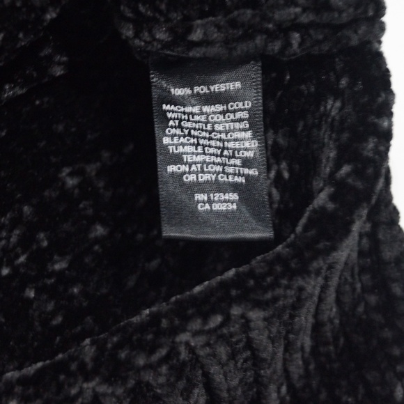 Design Lab - Black Chenille Cut-out Sweater. One Size. - Picture 8 of 10